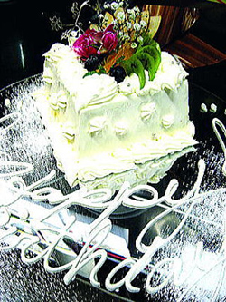 写真は別途手づくりケーキです。